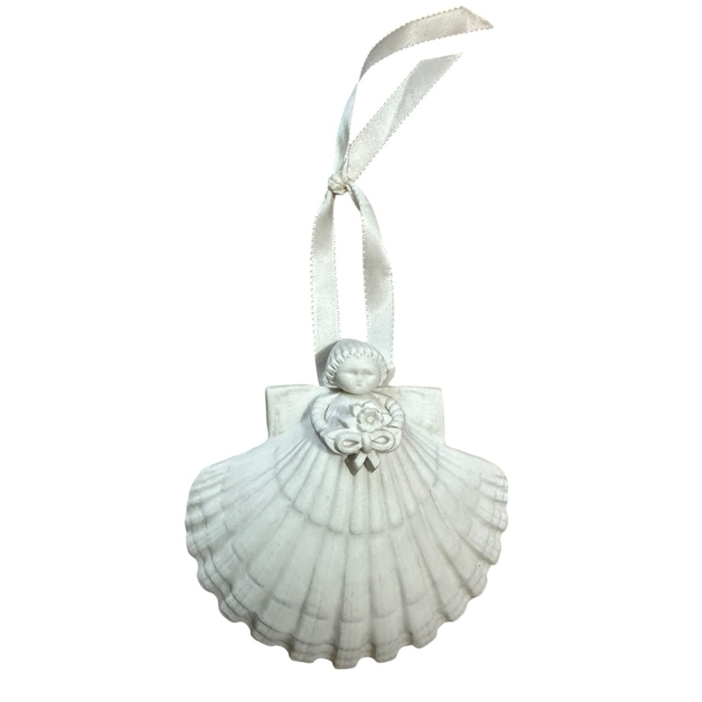 Vintage Margaret Furlong Shell Angel Ornament – 1988 – Holding Bouquet